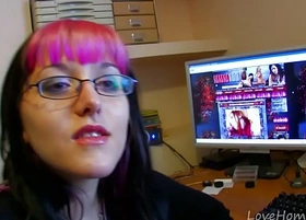 Nerdy goth chick takes it in the ass