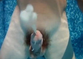 Hand free cum under water