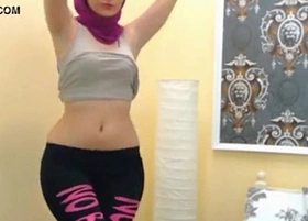 Arab girl shaking ass on cam -sign up to nudecamroulette xxx video and chat with her