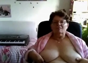 Flashing granny from webcamhooker us big plump titties