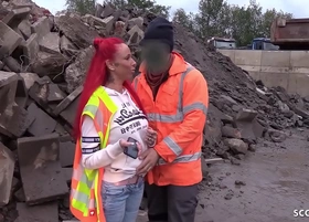 Baustellen arbeiter fickt rothaariges teen bei der arbeit ohne kondom - german redhead