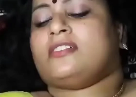 homely aunty  coupled with neighbour uncle in chennai having sex
