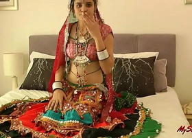 Hot indian babe showing boobs be proper of evryone