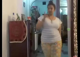 Hot desi indian bhabi shaking her sexi ass &boobs in the sky bigo live...3