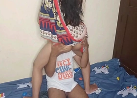 रेस्ट कर रही नौकरानी को चूत चाटकर जगाया फिर चूत chudayi की
