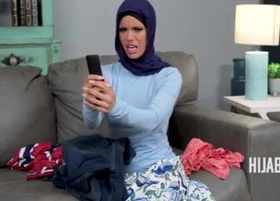 Naughty stepmom Jesse Pony, in a tight hijab, teases their way stepson onwards he despoliation their way dripping pussy in a forbidden, sweaty frenzy!
