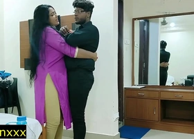 Indian Hot housewife sex with clear Hindi Audio