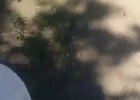 超大胆户外啪女王『美娜』勾搭骚男公园长凳口交 欲火焚身钻小树林全程站炮无套后入 爆精内射