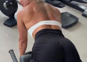 Fit Blonde Denise Anders Gives A Great Workout