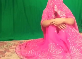 Newly born daughter-in-law made a mare in a pink sari and dressed in pure Hindi voices